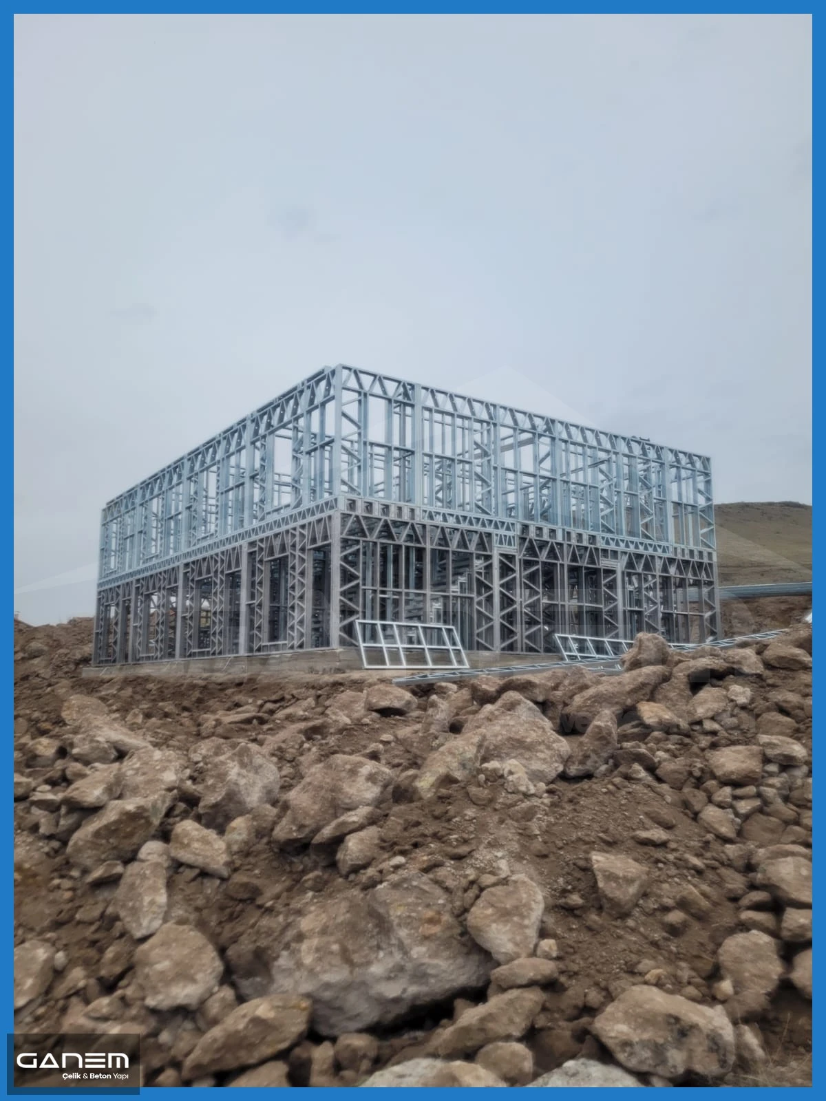 İki Katlı Ev